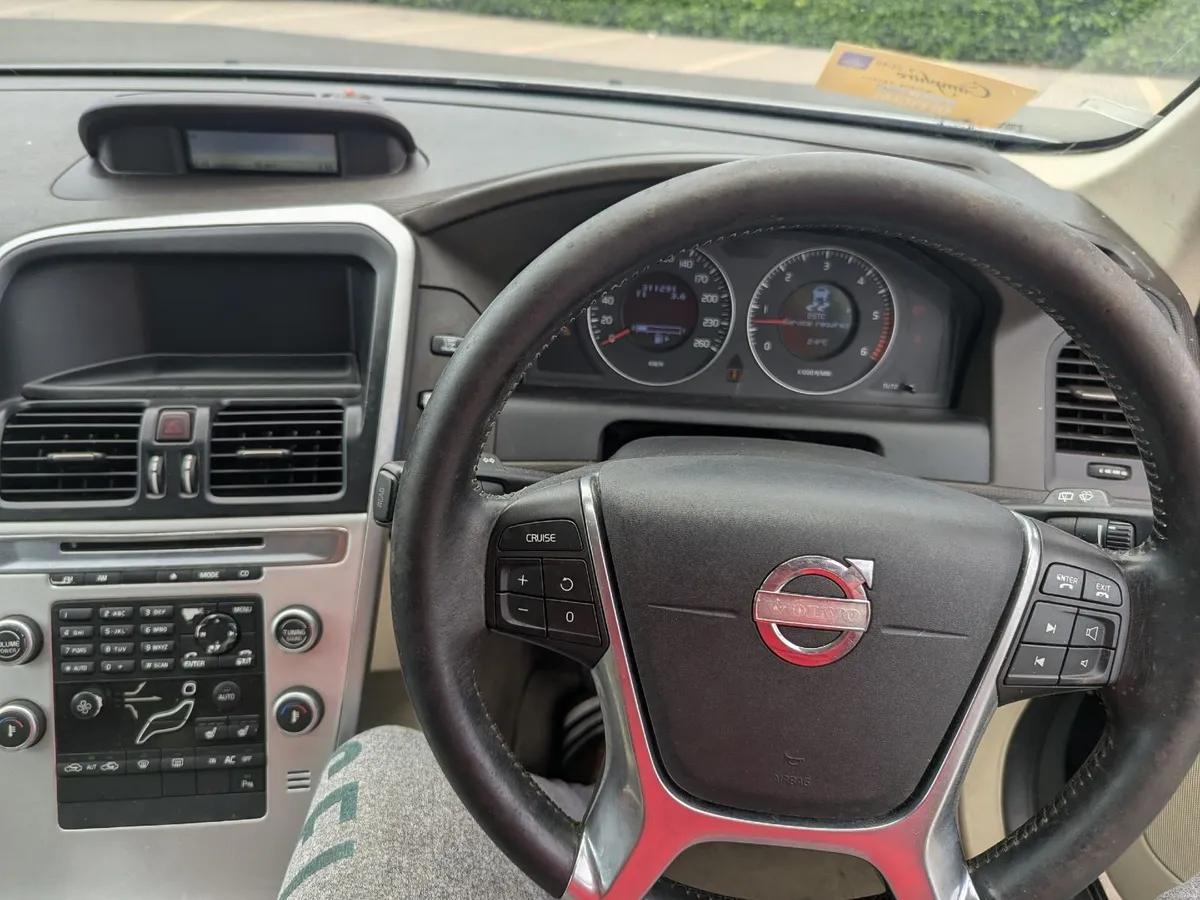 Volvo XC60 2010 - Image 3