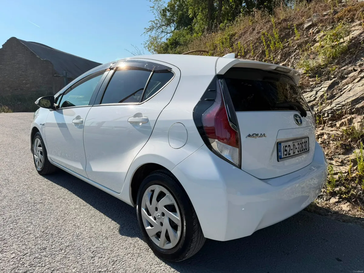 2015 TOYOTA AQUA 1.5 AUTO HYBRID - Image 4
