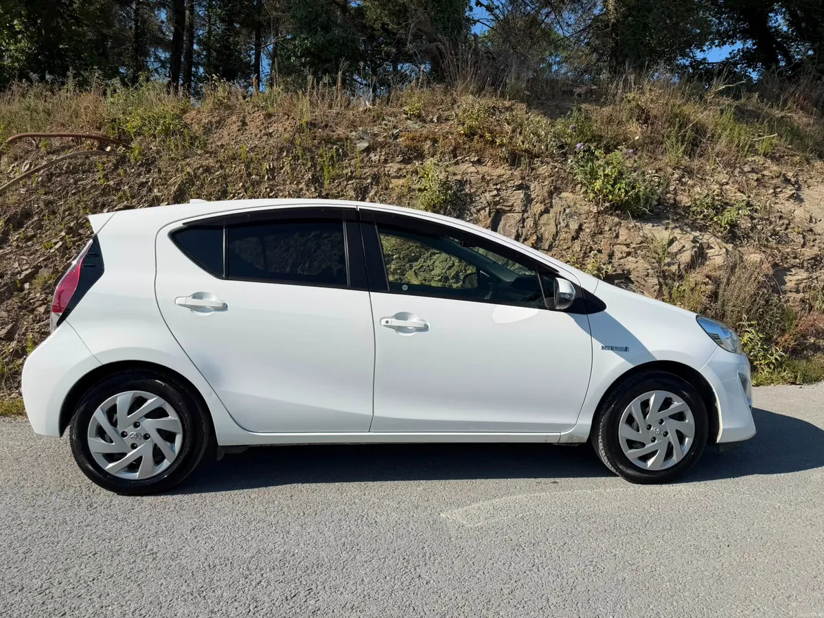 2015 TOYOTA AQUA 1.5 AUTO HYBRID - Image 2