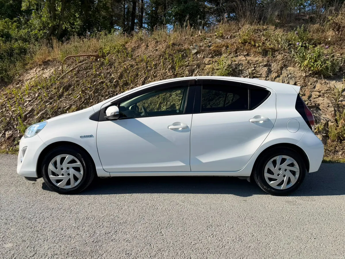 2015 TOYOTA AQUA 1.5 AUTO HYBRID - Image 5