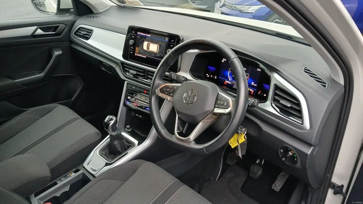 Volkswagen T-Roc Life 2.0 TDI 116HP **REAR VIEW CA - Image 6