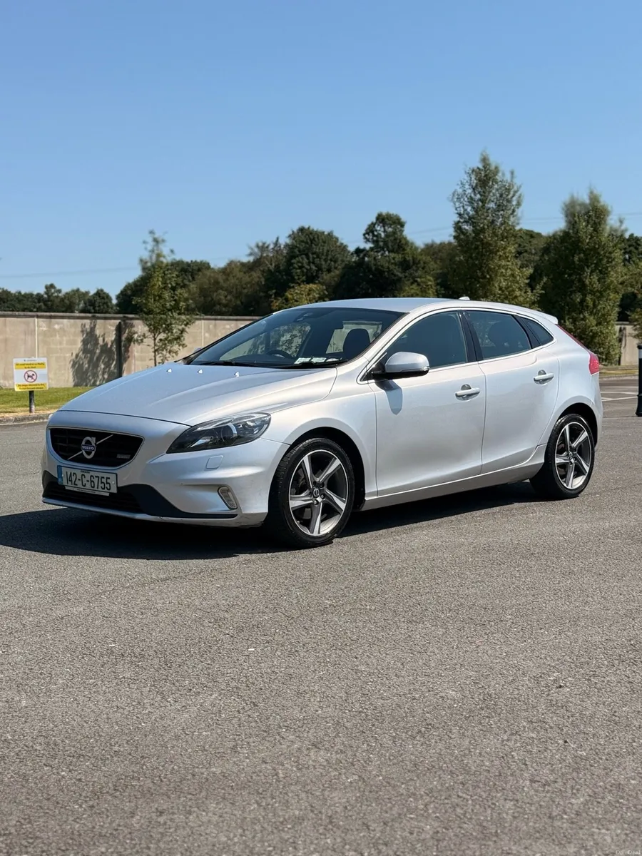 Volvo V40 Automatic - Image 1