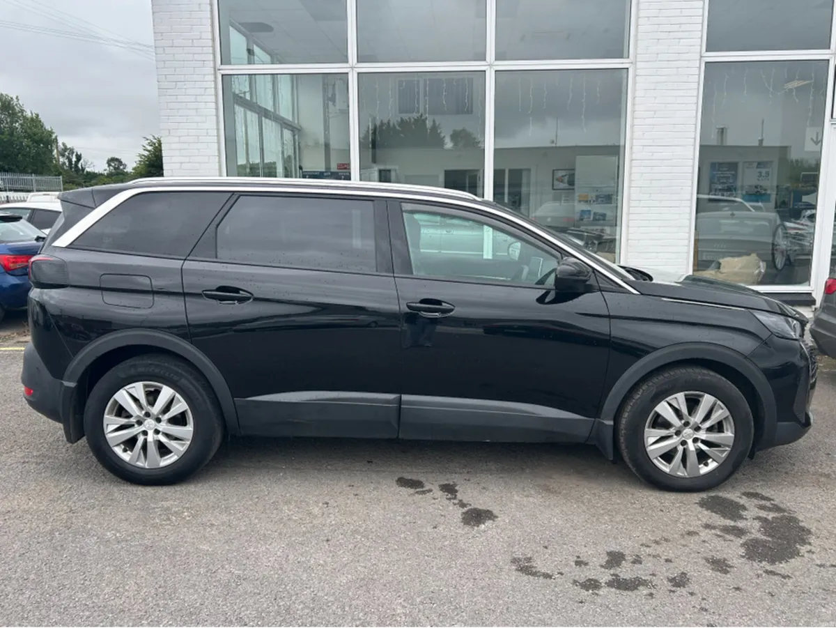 Peugeot 5008 2023 - Image 2