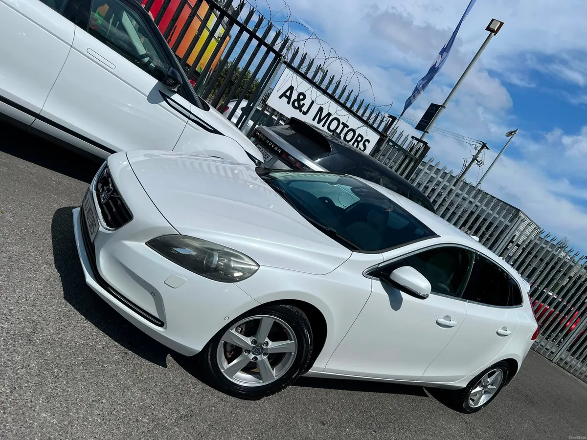 2014 VOLVO V40 1.6 AUTOMATIC - Image 2