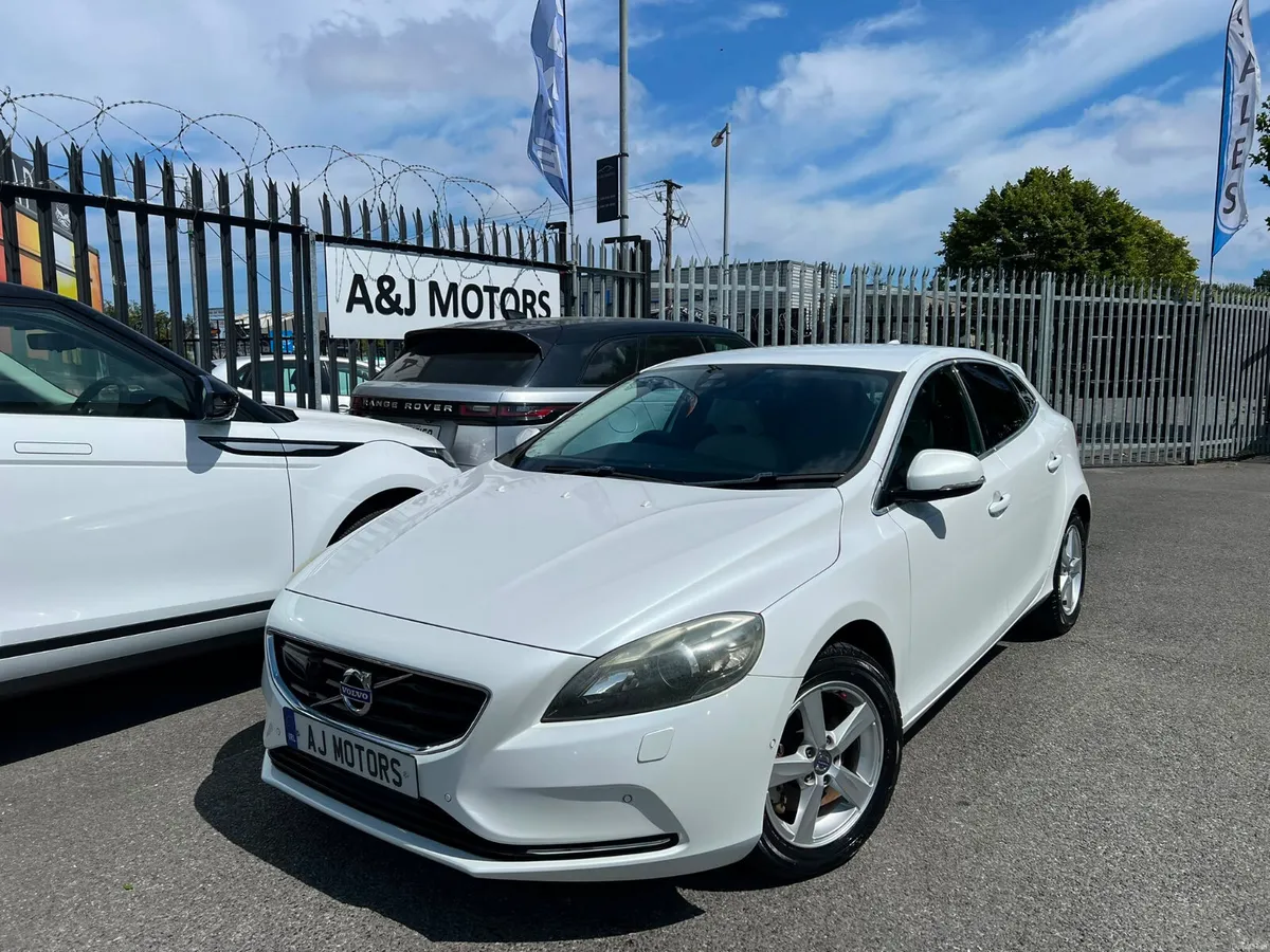2014 VOLVO V40 1.6 AUTOMATIC - Image 1