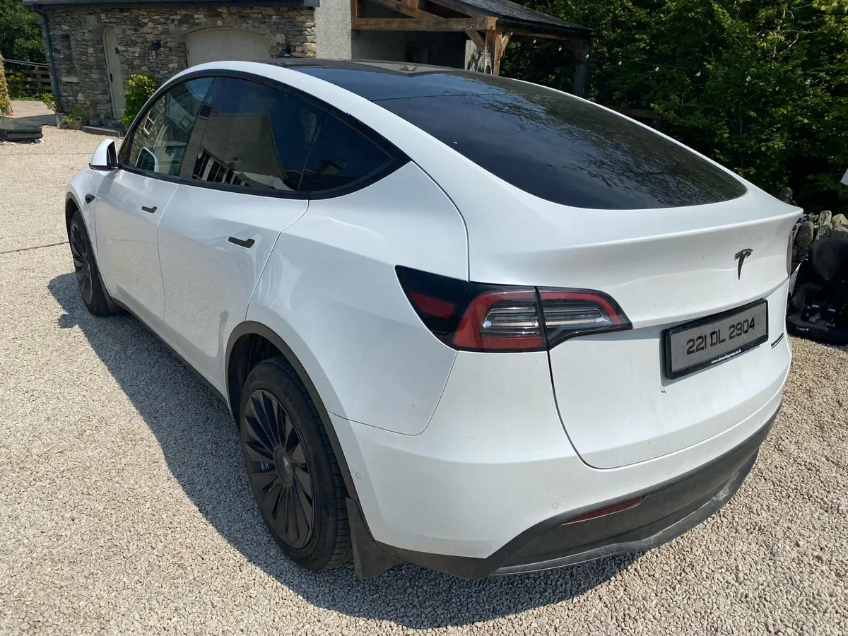 Tesla Model Y Long Range AWD - Image 3
