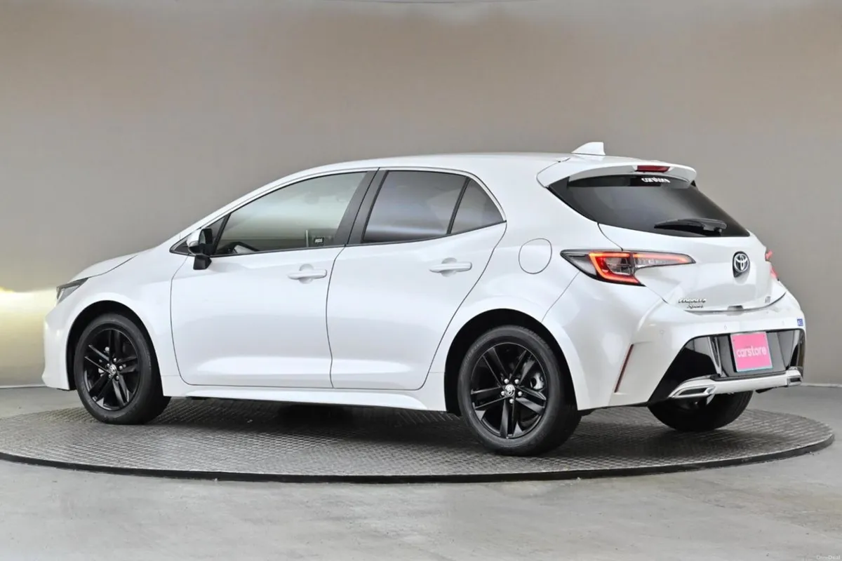 Toyota Corolla 1.8 HYBRID SPORT **HALF LEATHER SPO - Image 6