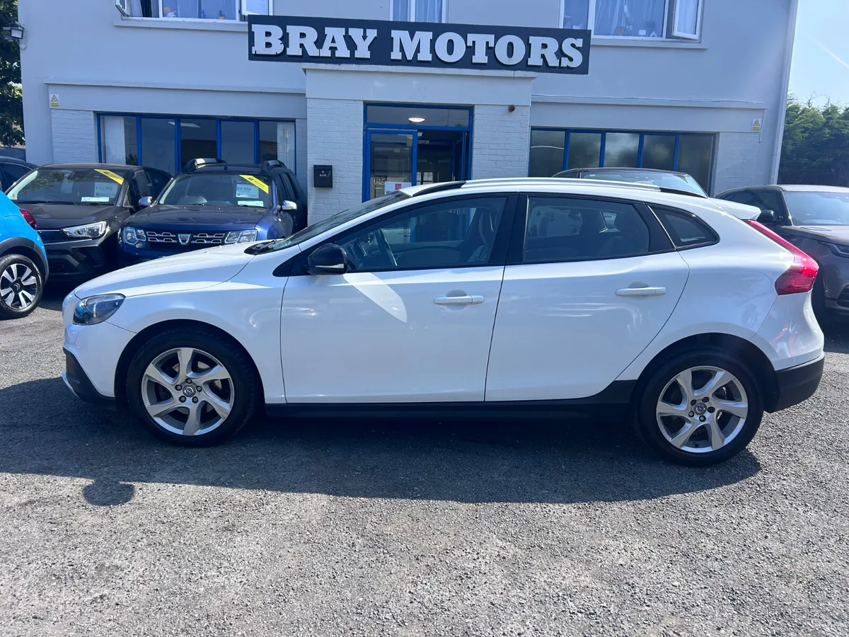 2014 VOLVO V40 1.6d CROSS COUNTRY SE LUX AUTO - Image 3