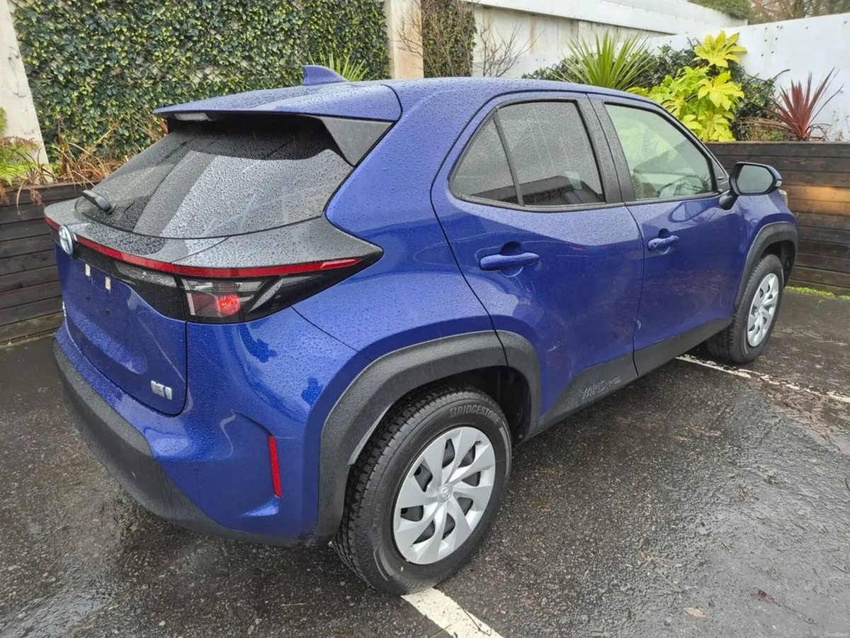 Toyota Yaris Cross 1.5 HYBRID / LOW MILEAGE / TAX - Image 6