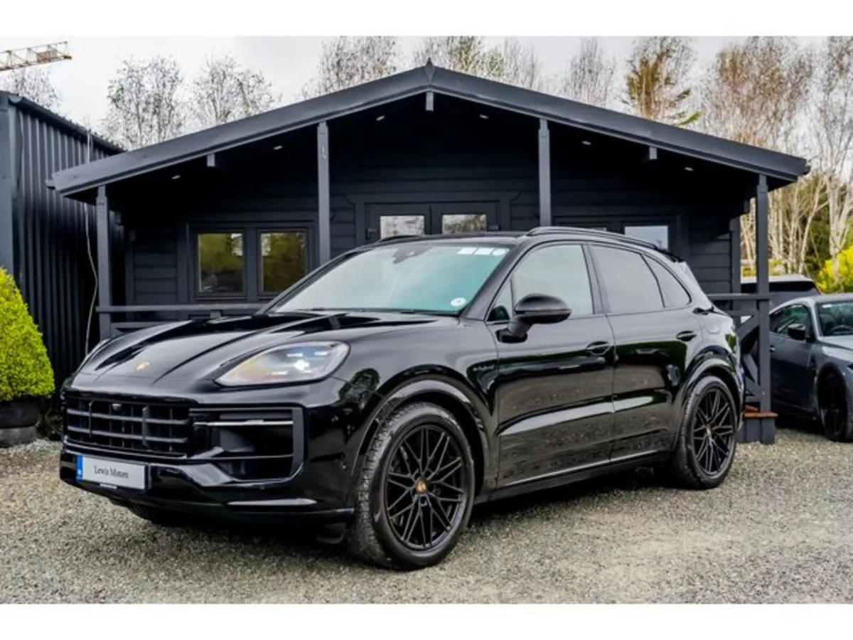 Porsche Cayenne 3 0 V6 E Hybrid, HIGH SPEC, SPORT - Image 3