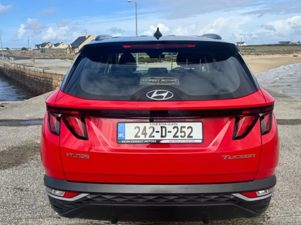 Hyundai Tucson Executive TWO Tone 5DR - Image 4
