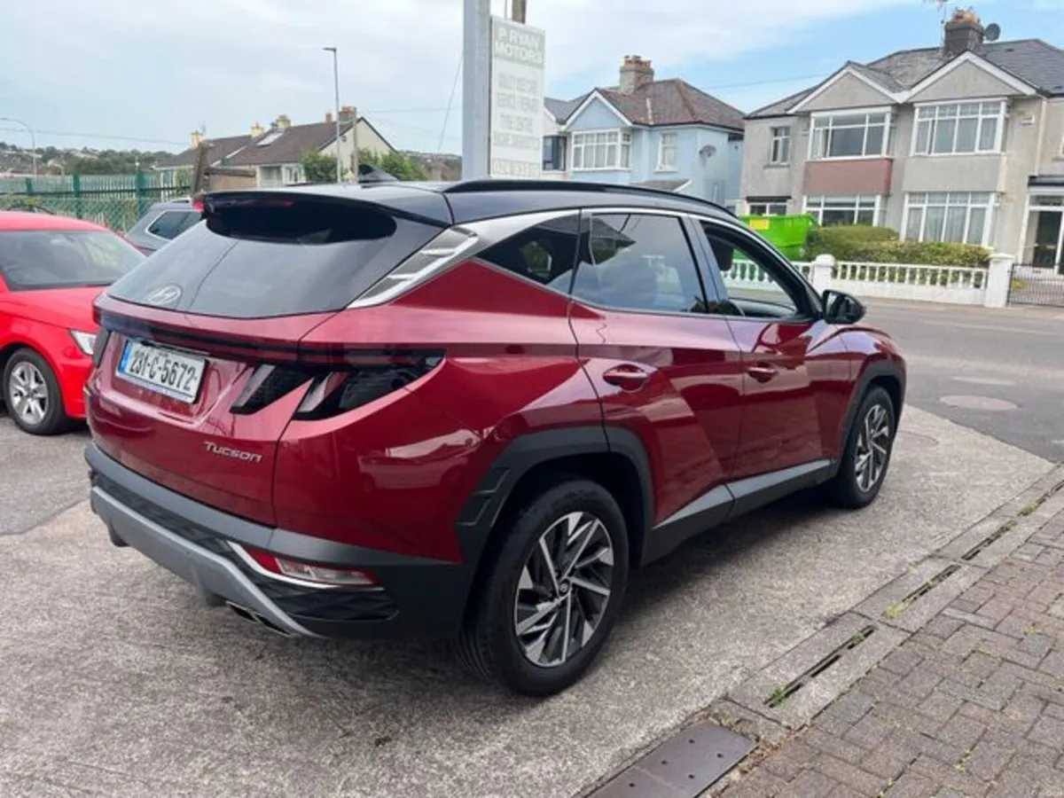 Hyundai Tucson ix35 Executive Plus 5DR - Image 3