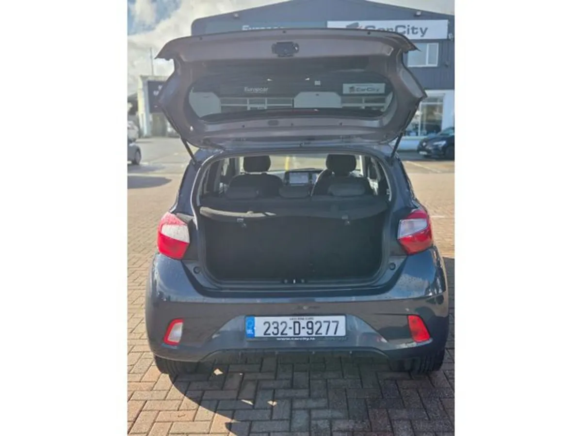 Hyundai i10 Deluxe Plus 5DR - Image 6
