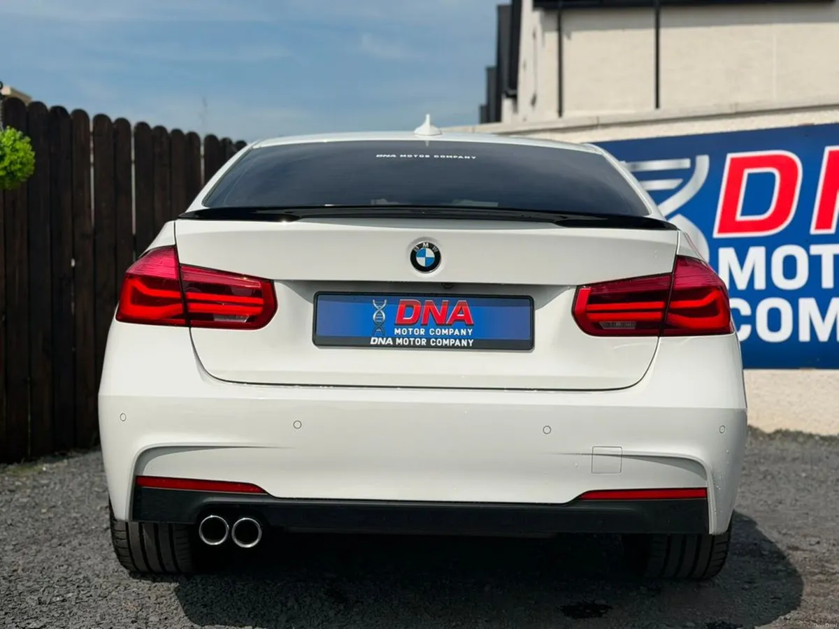 BMW 3-Series 320i - MSPORT - LOW KM - Image 6