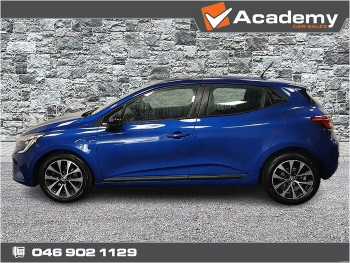 Renault Clio Equilibre**AUTO PETROL** - Image 6