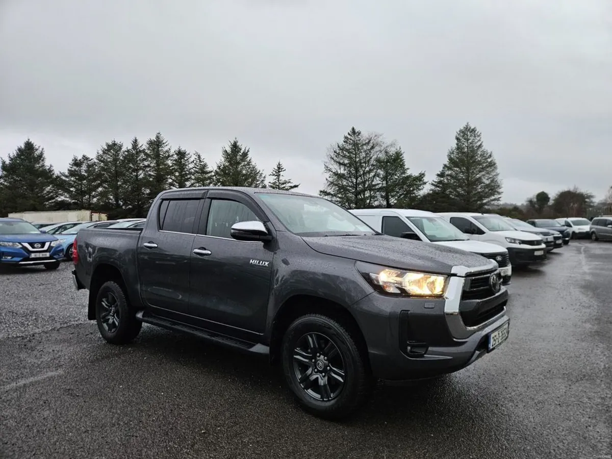 Toyota Hilux 2.8 SR5 Double CAB - Image 1