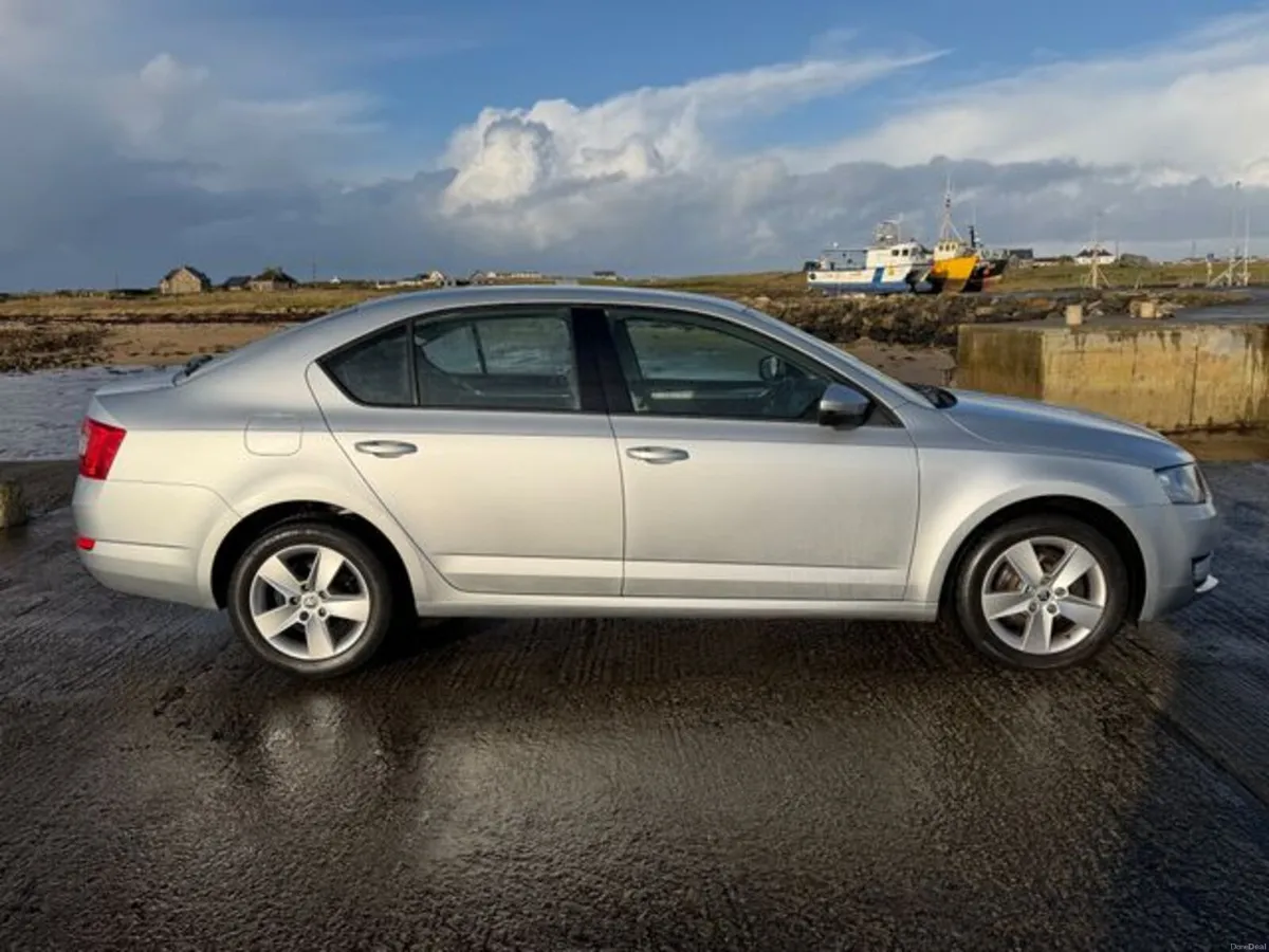 Skoda Octavia Ambition 1.6tdi 110HP 4DR - Image 2