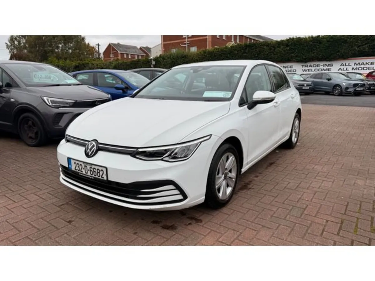 Volkswagen Golf Life 2.0 TDI 115HP 5DR - Image 2