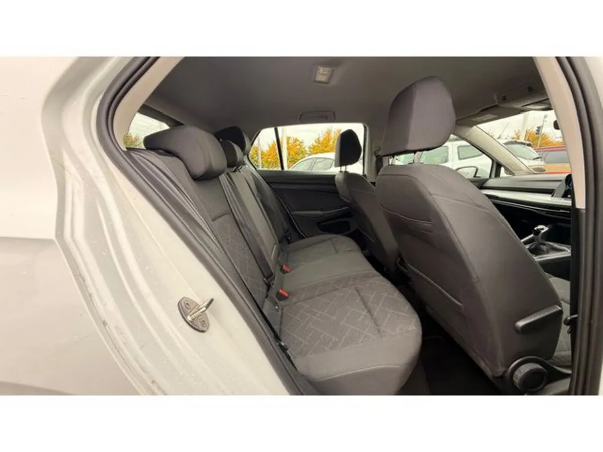 Volkswagen Golf Life 2.0 TDI 115HP 5DR - Image 6