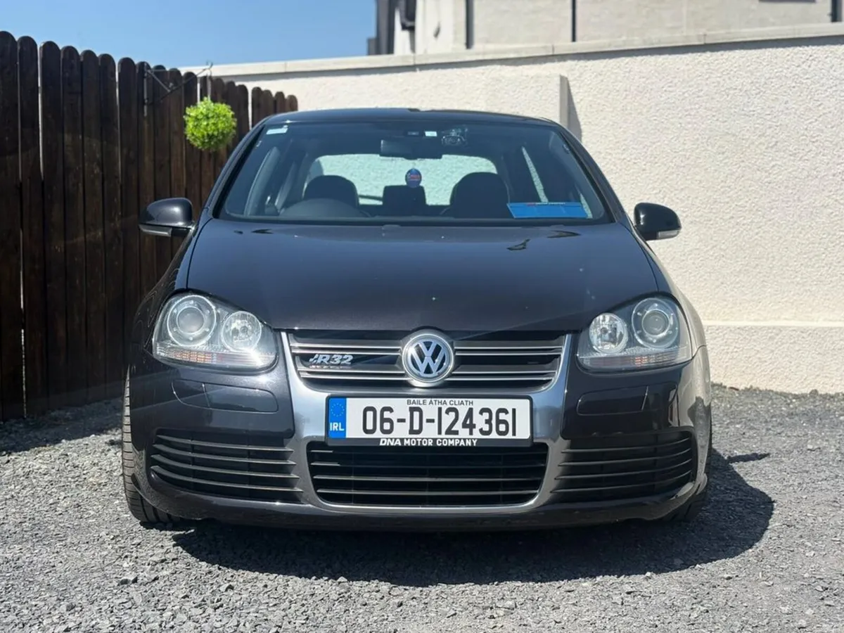 Volkswagen Golf R32 VR6 - DSG - ONLY 36K KMS!! - Image 2