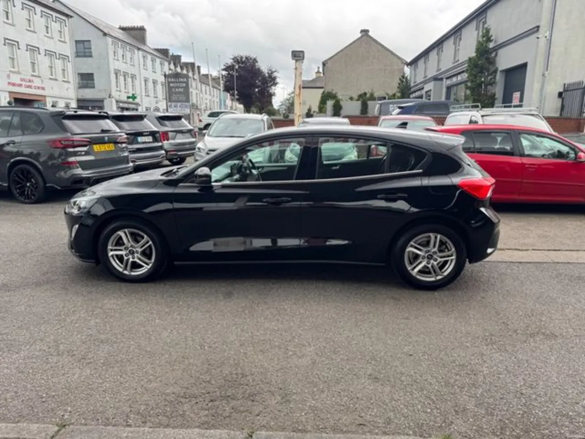 Ford Focus Zetec Edition 1.5TD120 M6 4DR - Image 6