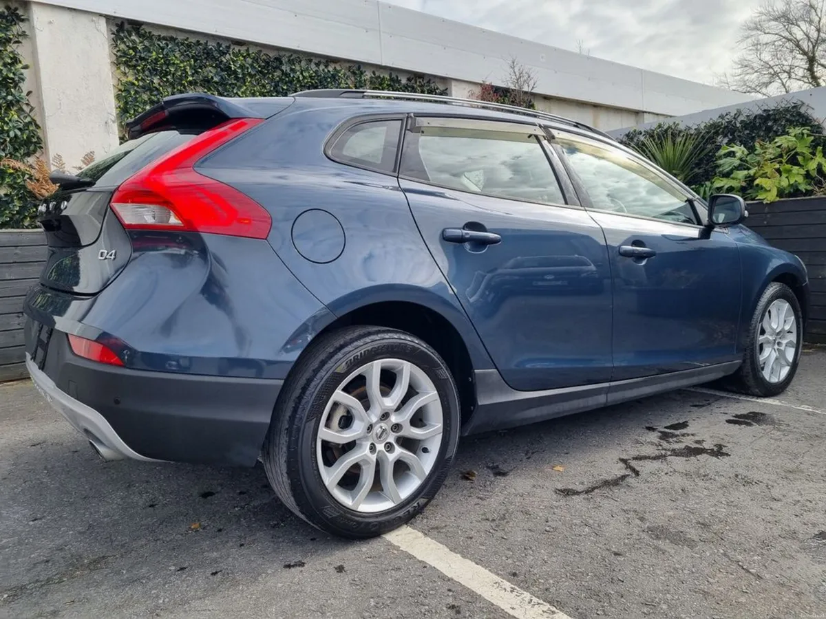 Volvo V40 2.0 D4 CROSS COUNTRY / HIGH SPEC / LOW M - Image 5