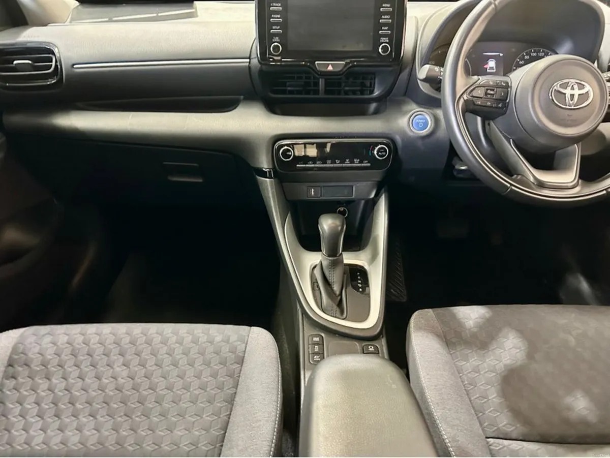 Toyota Yaris 1.5 HYBRID LUNA 4DR AUTO - Image 5