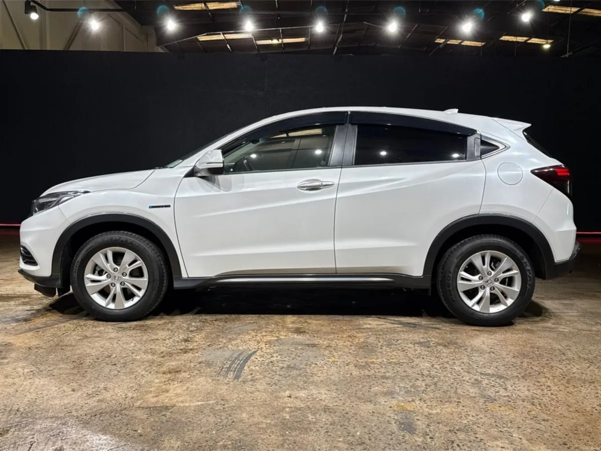 Honda Vezel HYBRID 1.5L AUTOMATIC - CRUISE CONTROL - Image 6