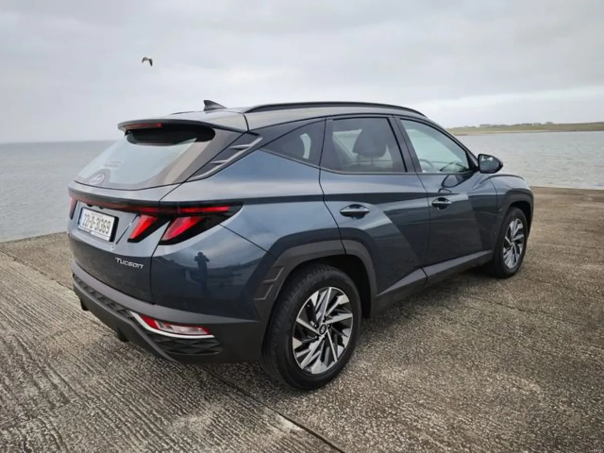 Hyundai Tucson ix35 Executive 5DR - Image 3