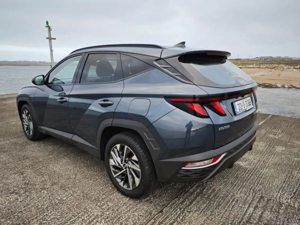 Hyundai Tucson ix35 Executive 5DR - Image 5