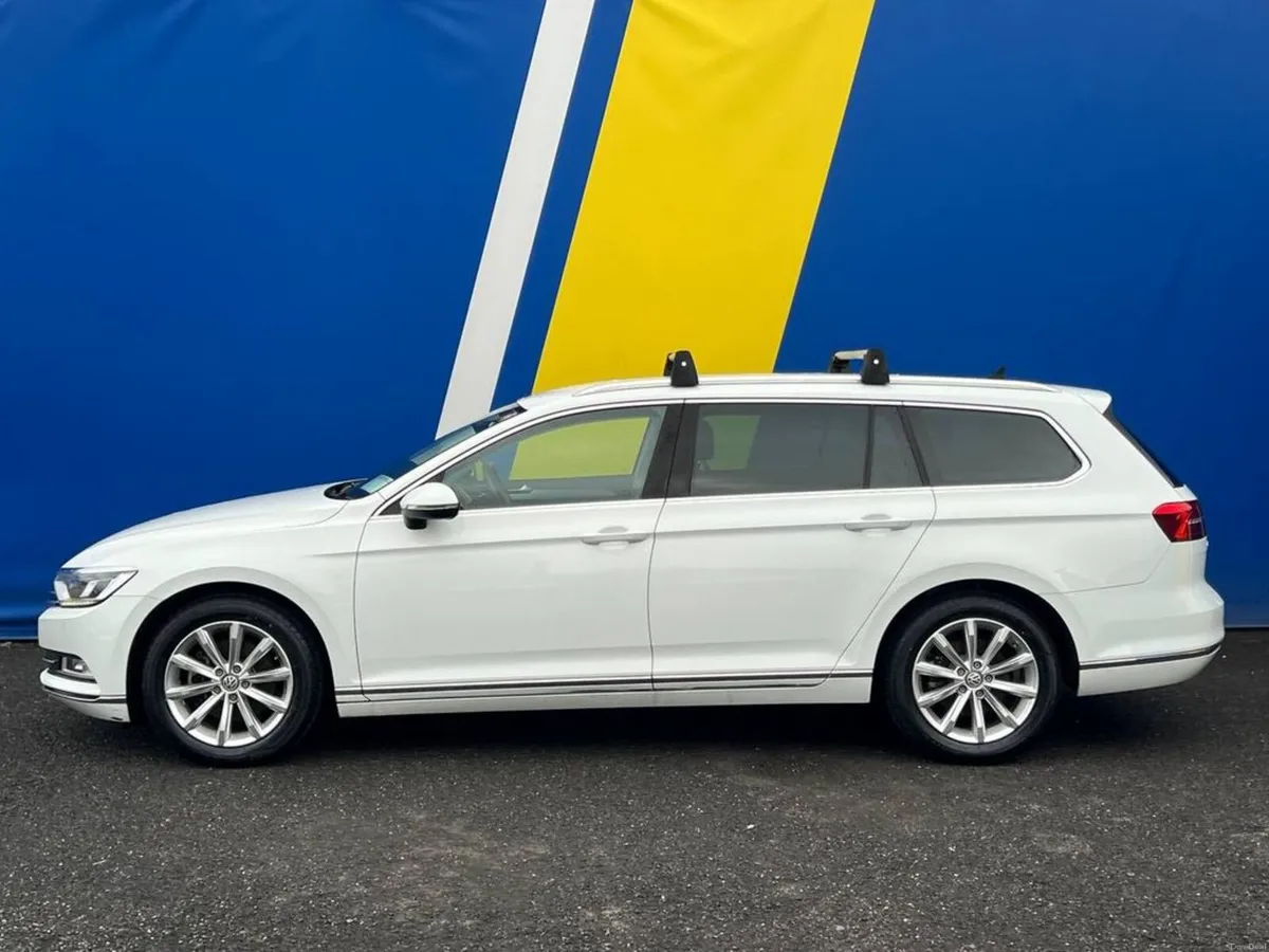 Volkswagen Passat ELEGANCE 2.0 TDI AUTO // SERVICE - Image 3