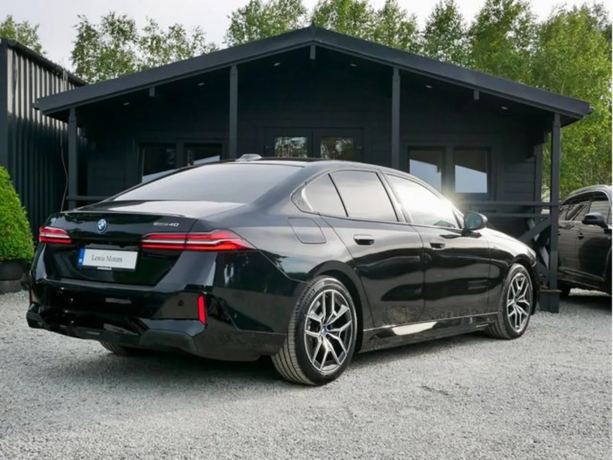 BMW i5 E-DRIVE 40 M SPORT, BEIGE LEATHER, HARMAN K - Image 6
