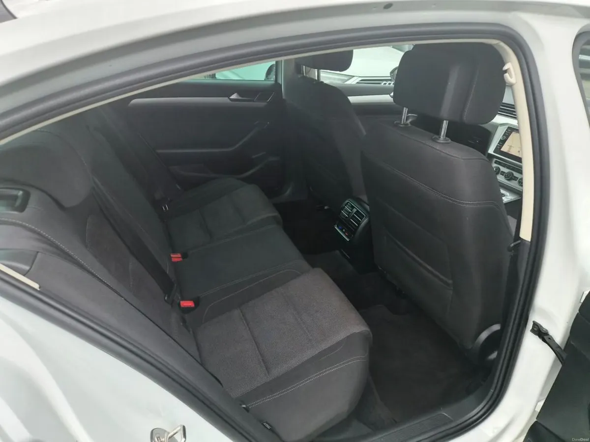 Volkswagen Passat 2.0 TDI SE Business BMT 150PS 4D - Image 6