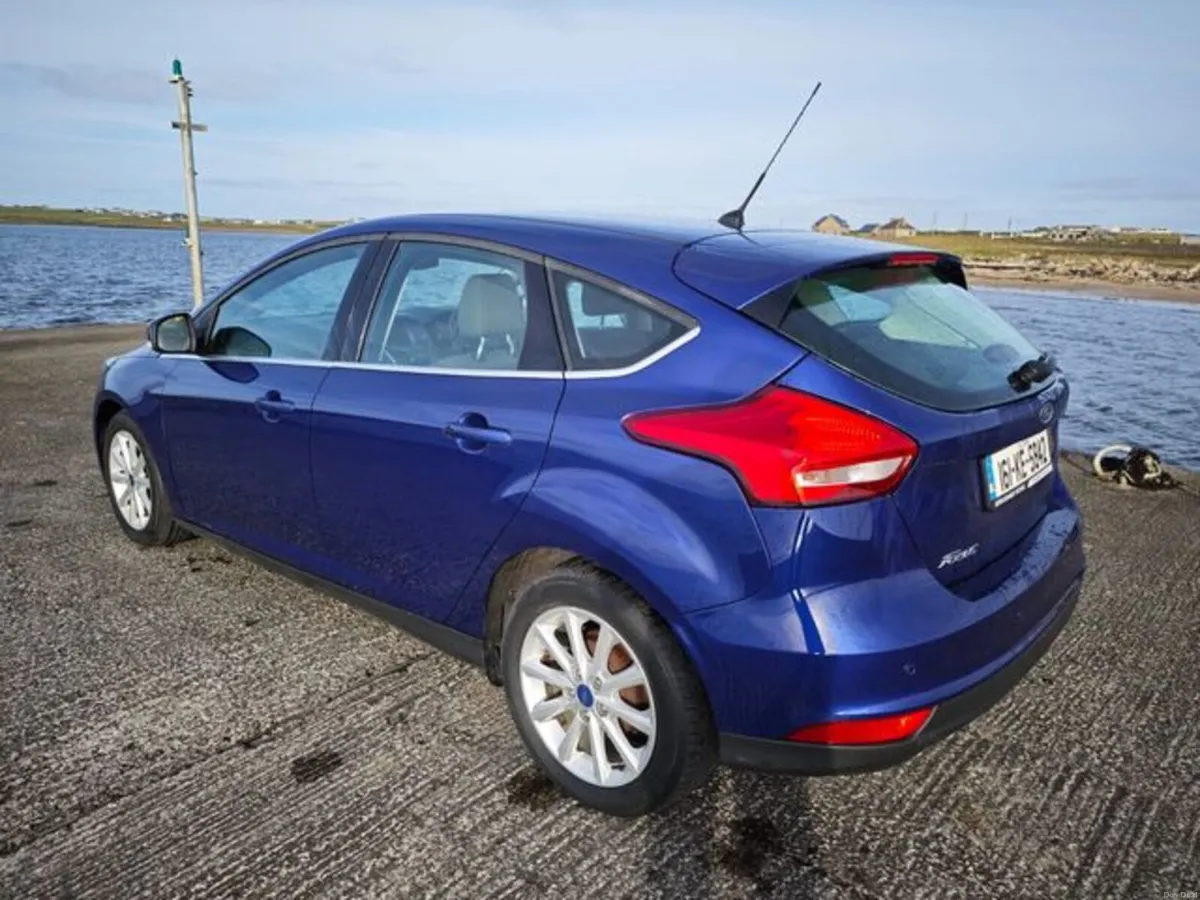 Ford Focus 1.5 TDCI Titanium 120PS 6SP 5DR - Image 5