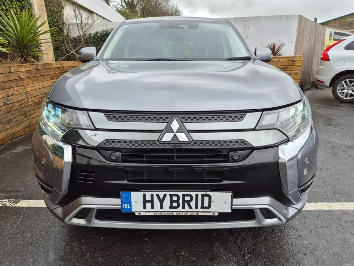 Mitsubishi Outlander 2.4 PHEV / INTENSE SAFETY PAC - Image 4