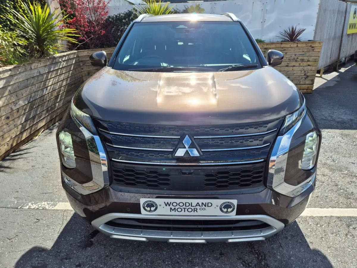 Mitsubishi Outlander 2.4 PVEV / 7 SEATER / EXCEED - Image 3