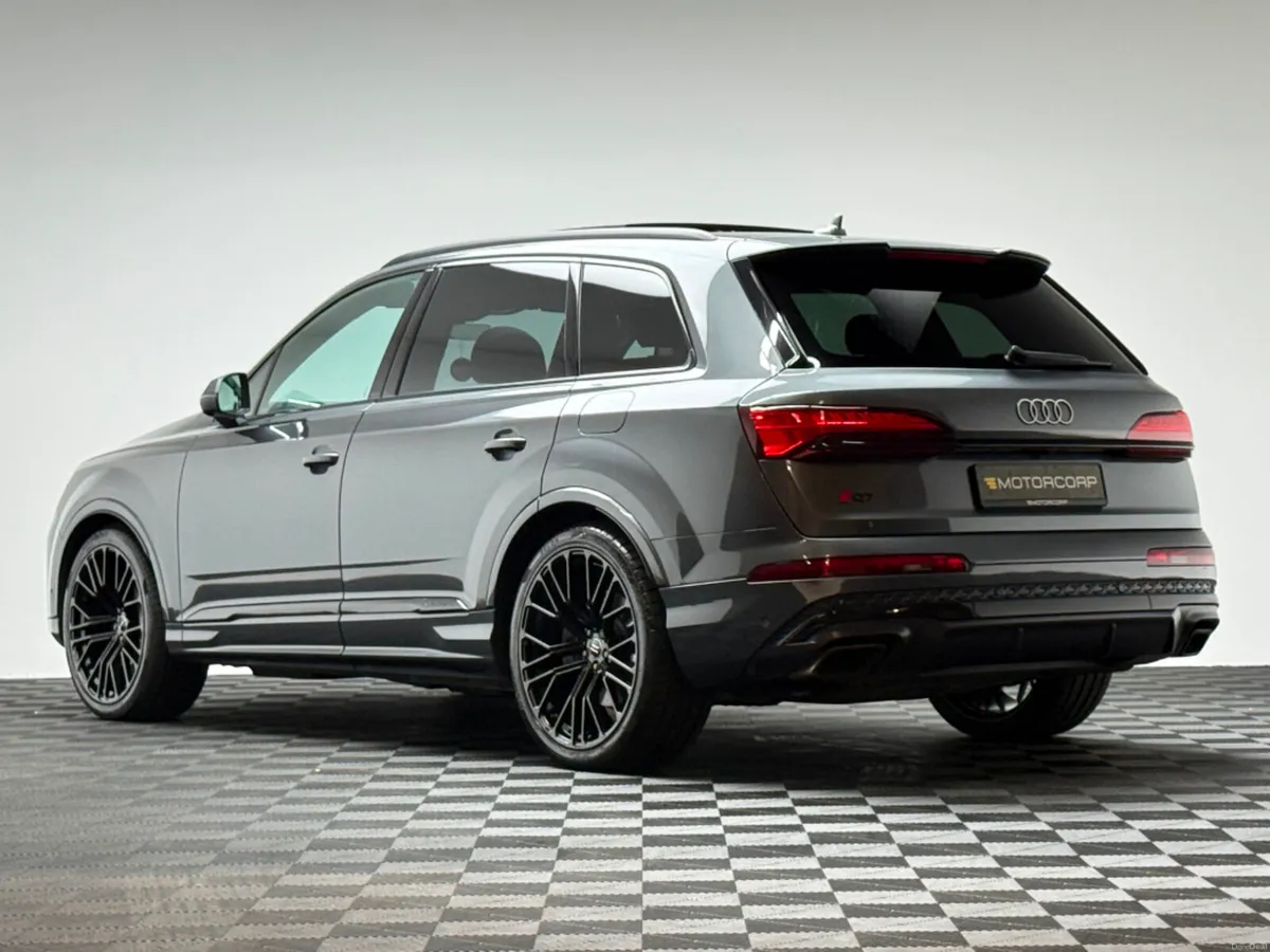 Audi Q7 55 TFSI E S LINE *PAN ROOF* - Image 5