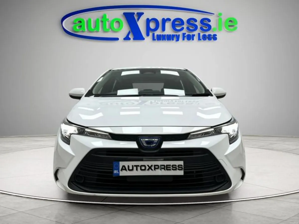 Toyota Corolla 1.8 HYBRID X, Reversing camera, Aut - Image 3