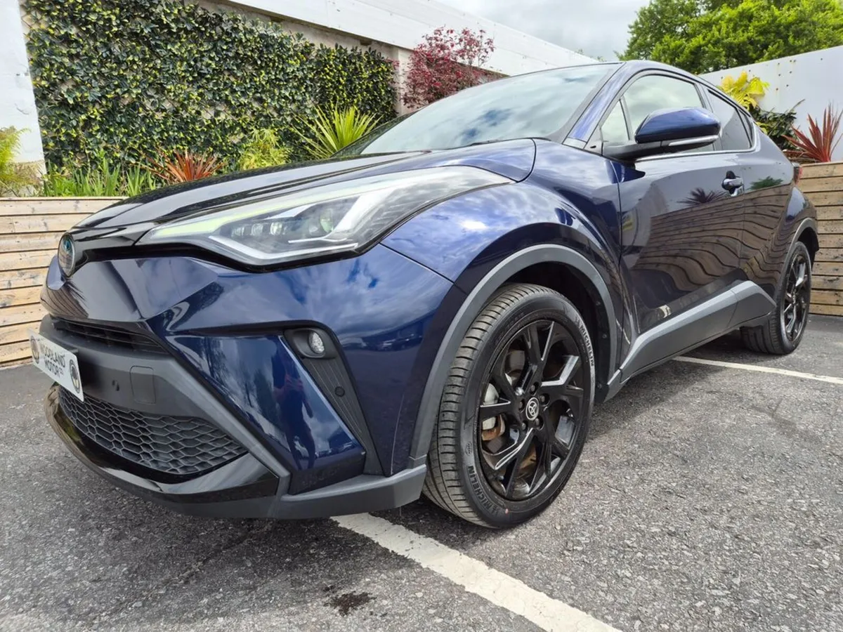 Toyota C-HR 1.8 HYBRID / SOL NERO EDITION WITH SAF - Image 1