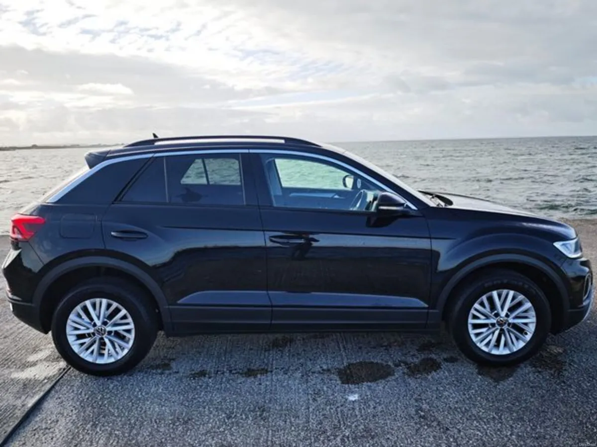 Volkswagen T-Roc Life 1.0 TSI M6F 110HP 5DR - Image 2