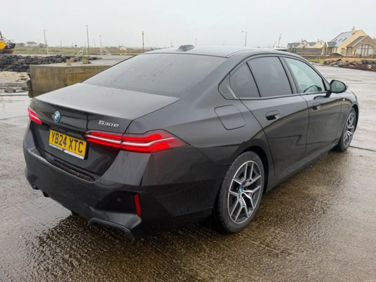 BMW 5-Series 530E M SPORT - Image 3