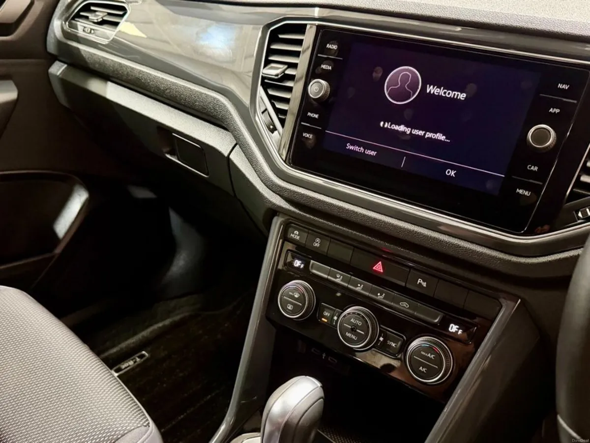 Volkswagen T-Roc Sport - Image 6