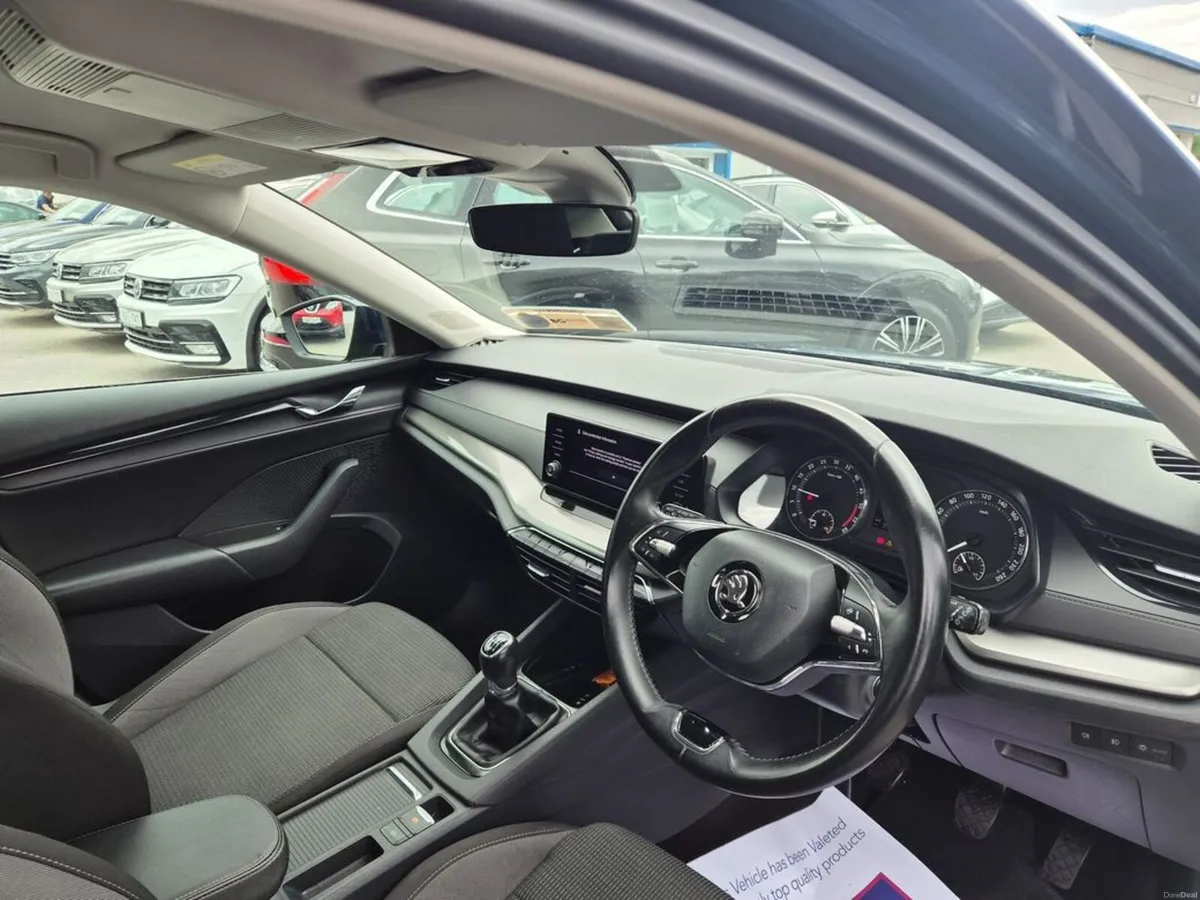 Skoda Octavia AMB 2.0tdi 115HP 5DR - Image 6