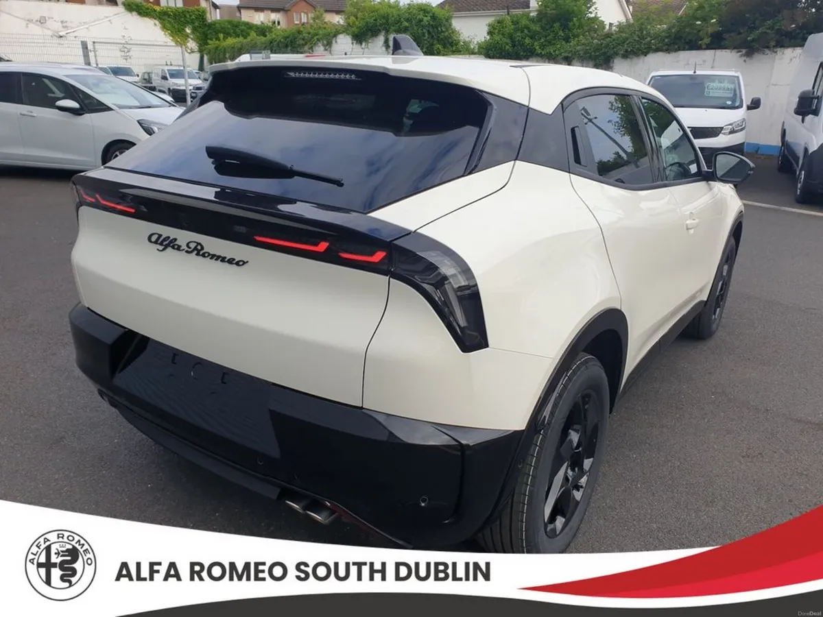 Alfa Romeo Junior "Ibrida" Hybrid Model with Tech - Image 6