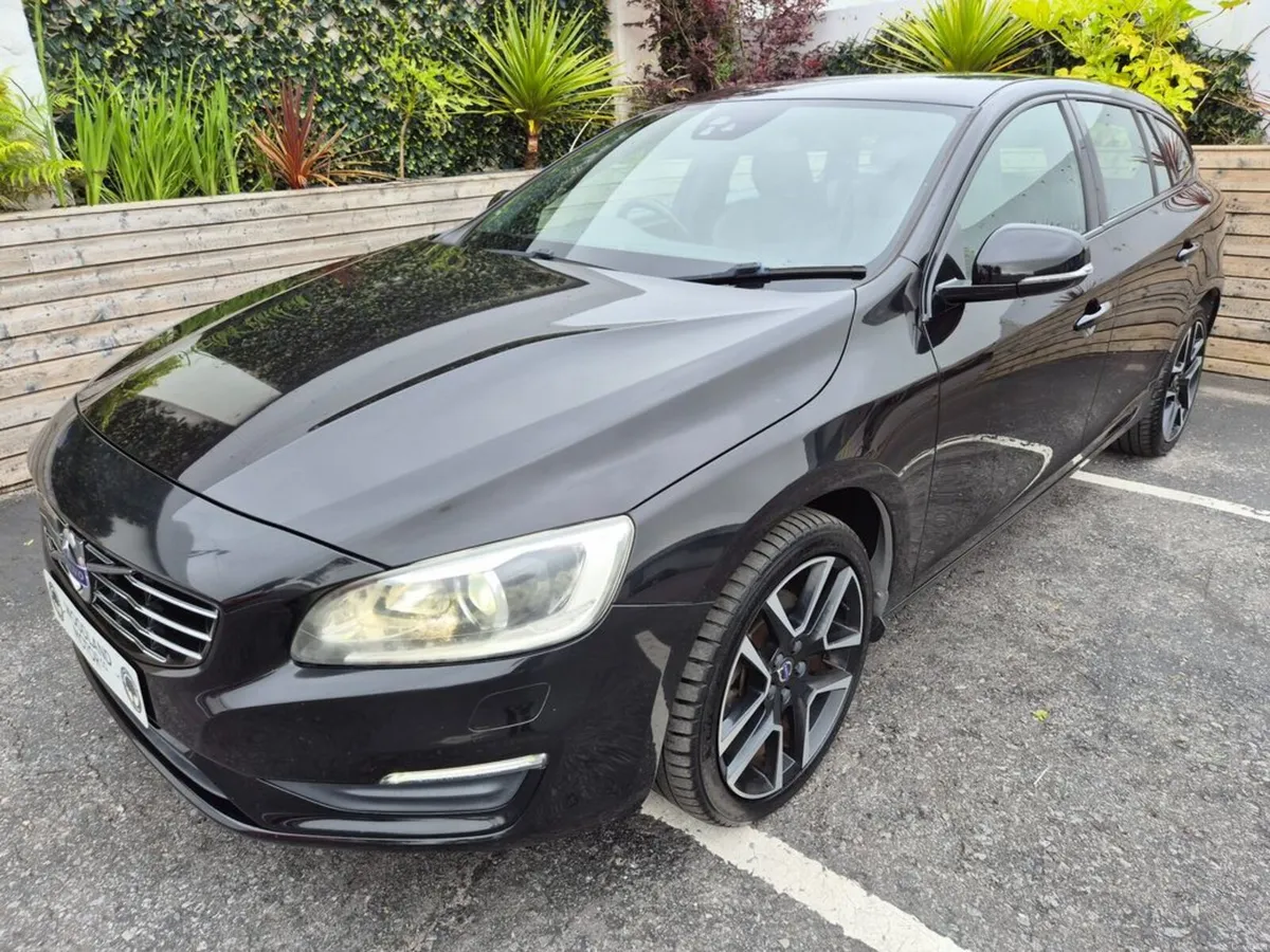 Volvo V60 2.0 D4 / AUTO / DYNAMIC EDITION / LOW MI - Image 1