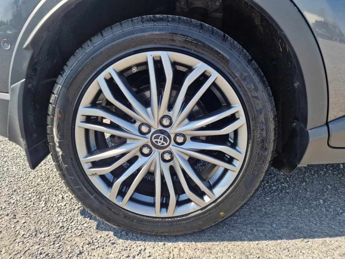 Toyota C-HR Hybrid SOL 4DR Auto - Image 4