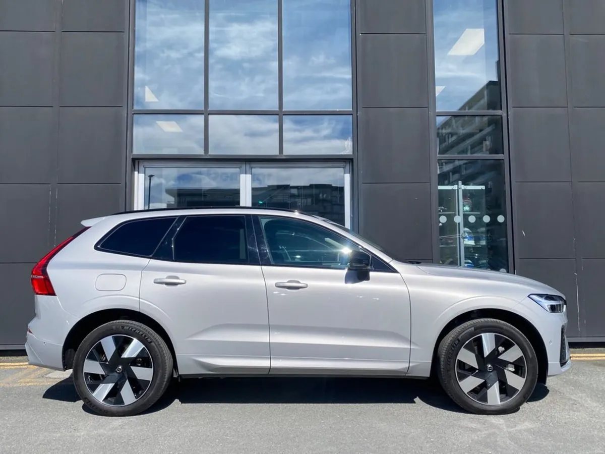 Volvo XC60 T8 Ultra (Dark) AWD Auto (PHEV) - Image 4