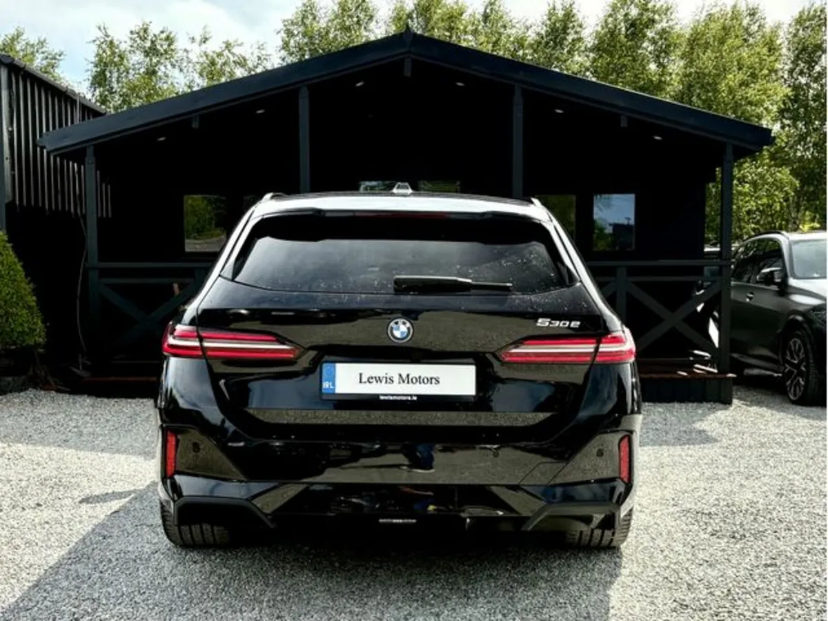 BMW 5-Series 530E M SPORT TOURING, PAN ROOF, HARMA - Image 4