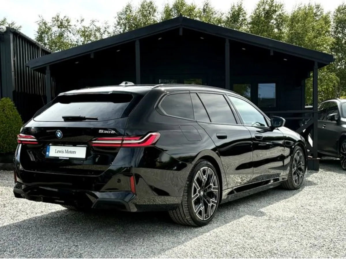 BMW 5-Series 530E M SPORT TOURING, PAN ROOF, HARMA - Image 5