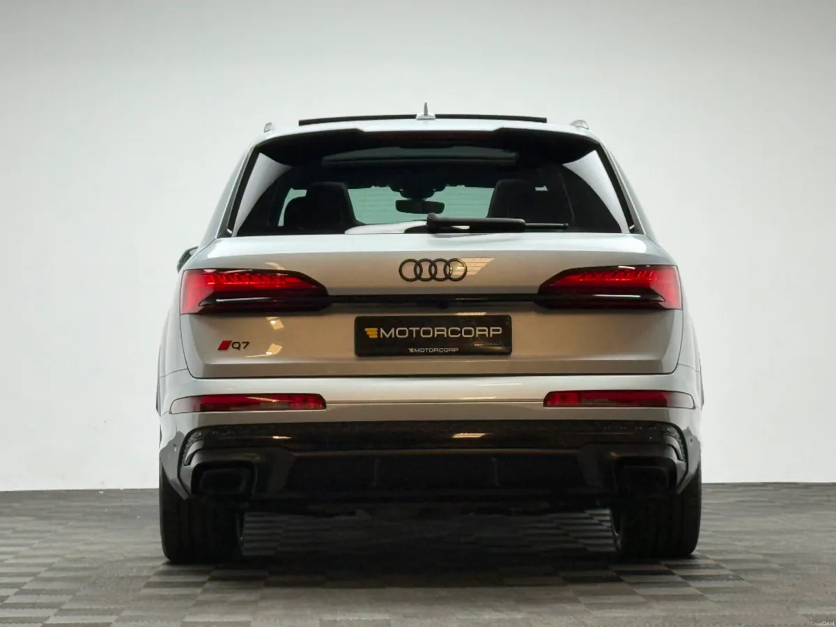 Audi Q7 COMPETITION S LINE 60 TFSI E 490HP - Image 5